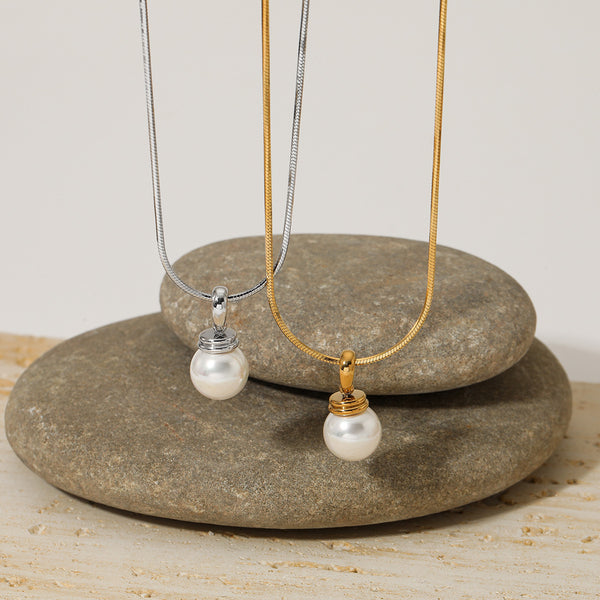Simple bead pendant necklace