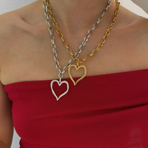 Stainless steel retro heart-shaped pendant necklace