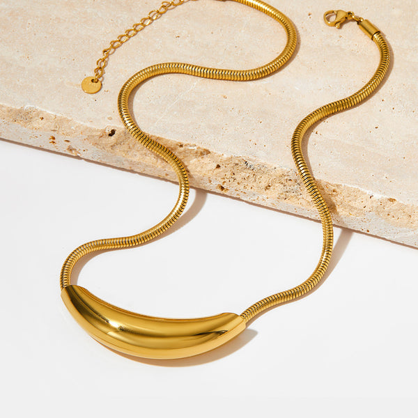 Curved Elbow Pendant Design Necklace