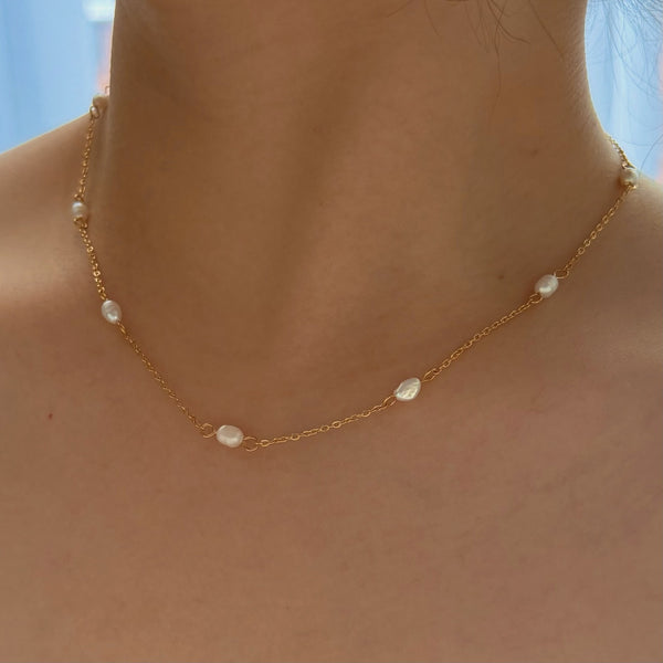 Natural freshwater pearl necklace